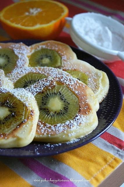 Placki jogurtowe z kiwi