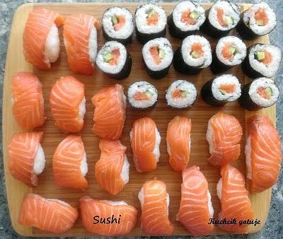 Sushi - tradycyjne japońskie danie z ryżu i ryb
