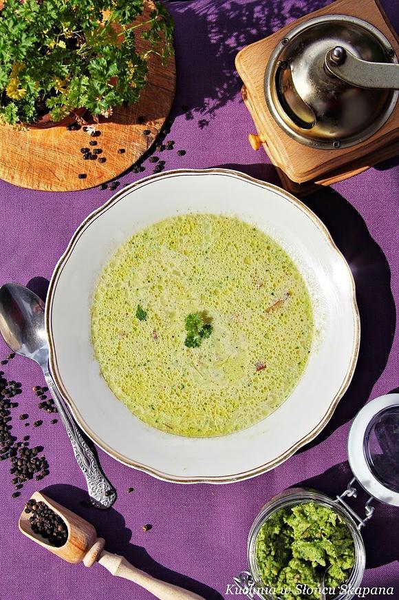 Zupa ziemniaczana z pietruszkowym pesto