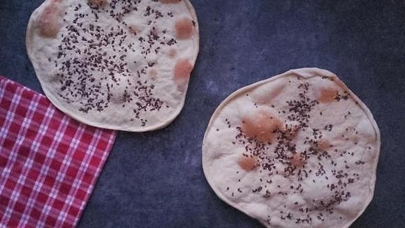 Pizzowe placki z ziarnami