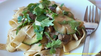 Tagliatelle z cukinią i grzybami leśnymi