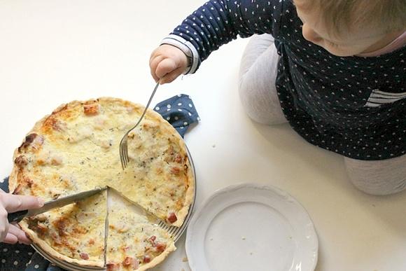 Tarta cebulowa z ziołami i mięsem