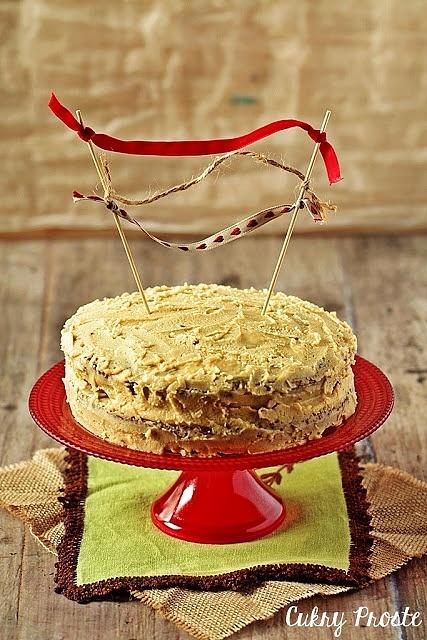 Tort bananowy z kremem penuche na urodziny bloga