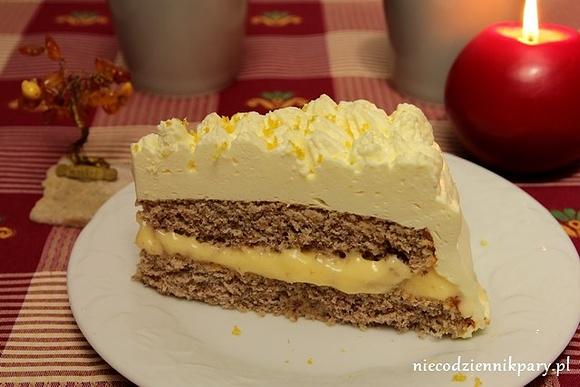 Torcik cytrynowy z lemon curd i orzechami włoskimi