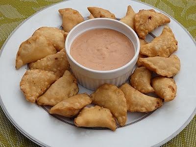 Smażone pierożki z ricottą i suszonymi pomidorami