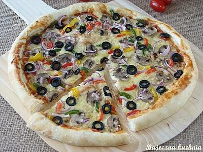 Pizza z pieczarkami