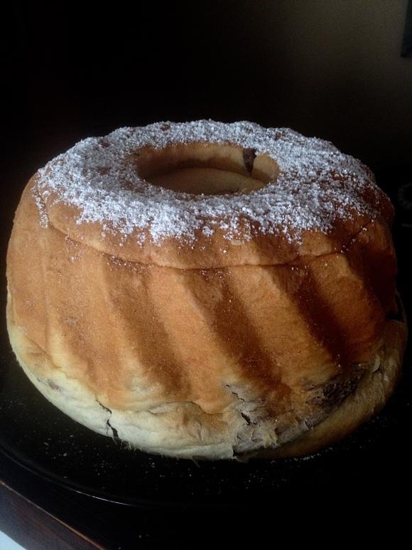 Drożdżowa babka z mlekiem i drożdżami