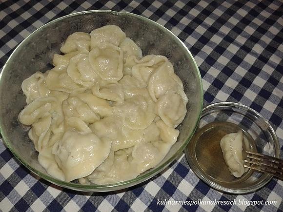 Pielmieni z mięsem i ciastem na pierogi