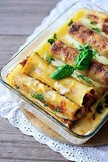 Cannelloni z farszem mięsnym, papryką i pieczarkami pod beszamelem
