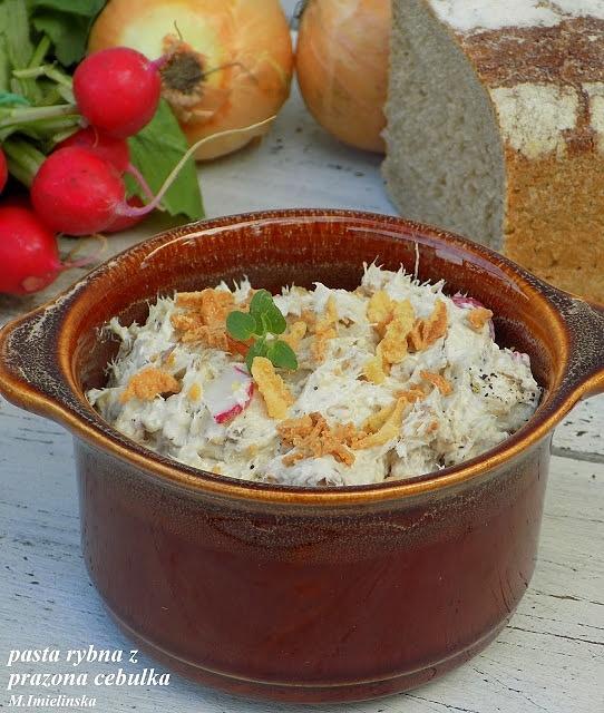 Pasta rybna z prażoną cebulką