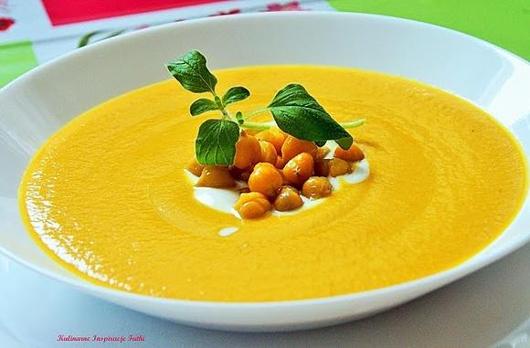 Krem marchewkowy z tahini i cieciorką