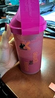 Proteinowy koktajl przedtreningowy z buraczkiem i bananem