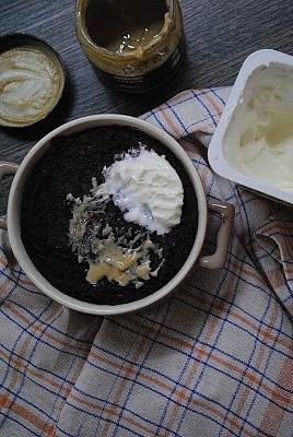 Buraczana owsianka z piekarnika z mandarynką i tahini