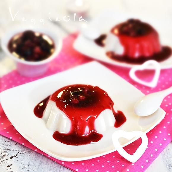 Kokosowa panna cotta z cukrowymi sercami na walentynki