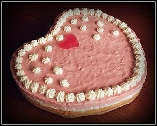 Walentynkowy tort malinowy