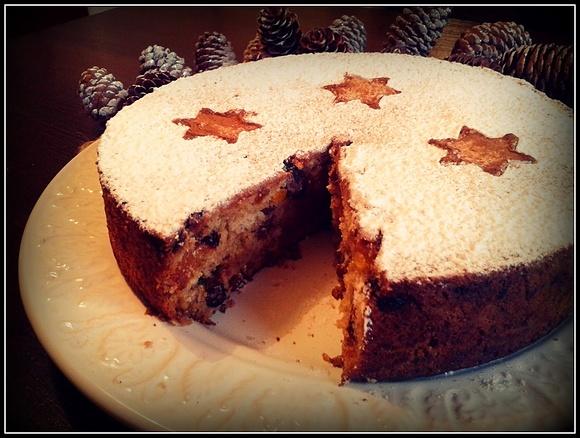 Świąteczne ciasto na bogato z bakaliami i orzechami
