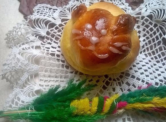 Zajączki drożdżowe na Wielkanoc, ozdoba stołu i koszyczka