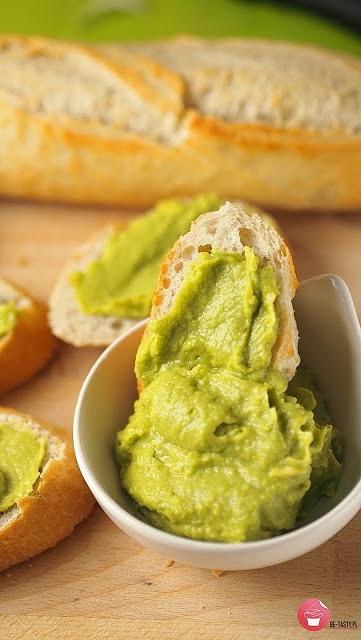 Guacamole - szybka przekąska z awokado, czosnkiem i cebulą