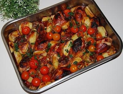 Udka z kurczaka z ziemniakami pieczonymi w piekarniku