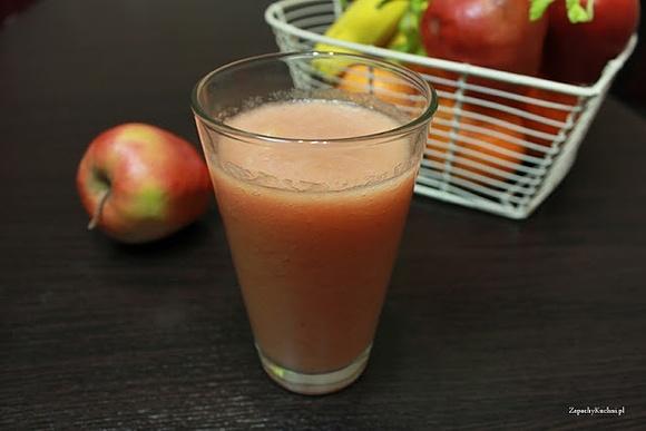 Koktajl oczyszczający z selera, jabłka, gruszki i grejpfruta