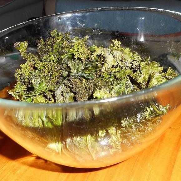 Chipsy z jarmużu - szybka i smaczna przekąska