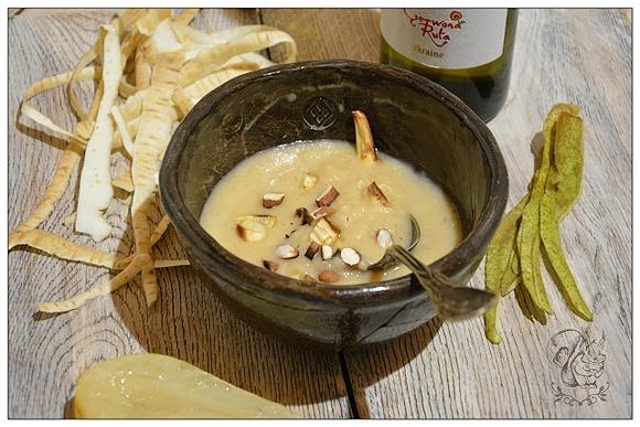 Czary mary: krem z pieczonego pasternaku i gruszki z zupowym wtorkiem