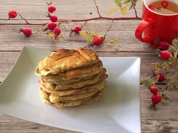 Pancakes - puszyste placuszki amerykańskie na romantyczne śniadanie
