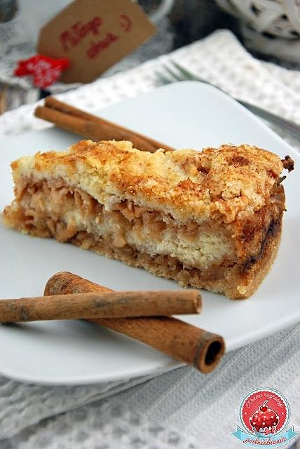 Szarlotka sypana na jabłkach