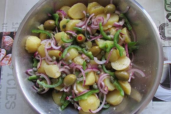 Patatosalata czyli sałatka ziemniaczana