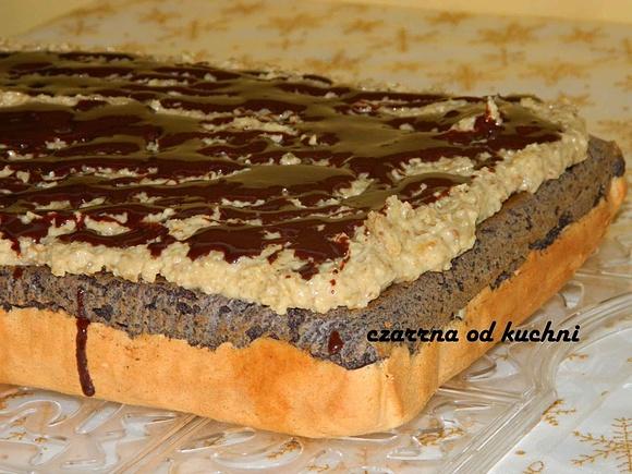 Ciasto makowo-orzechowe z kremem i biszkoptem