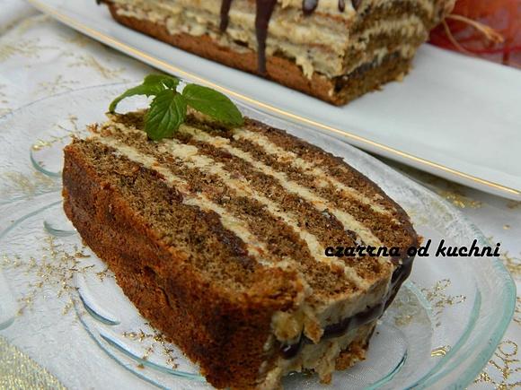 Aromatyczne ciasto kawowe z orzechami i powidłami