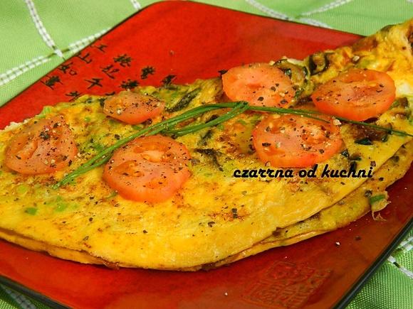 Frittata orientalna z jajek, grzybów i cukinii