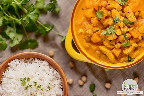 Tajskie curry z kurczakiem, dynią i ciecierzycą