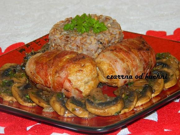 Mielone w panierce z boczku z duszonymi pieczarkami