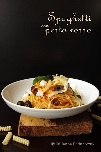Spaghetti z pesto rosso