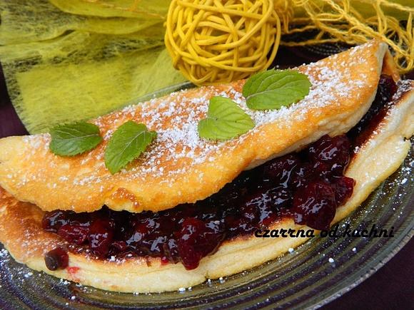 Omlet cesarski puszysty i delikatny z cukrem pudrem