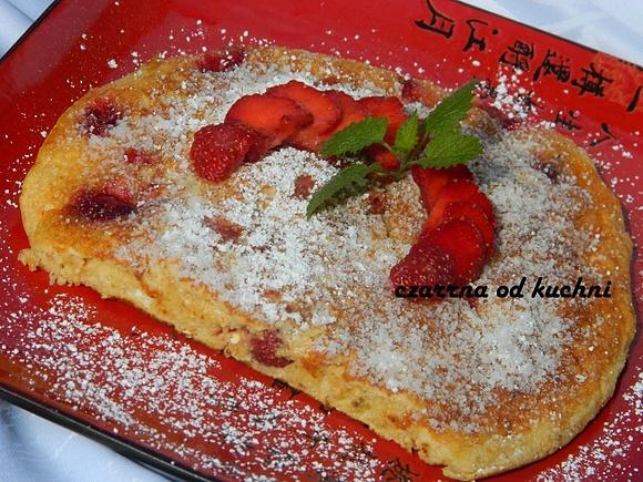 Omlet z truskawkami i otrębami