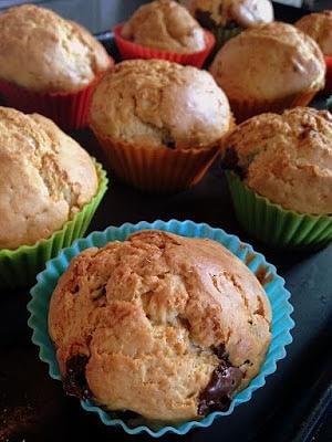 Muffinki z gorzką czekoladą i żurawiną