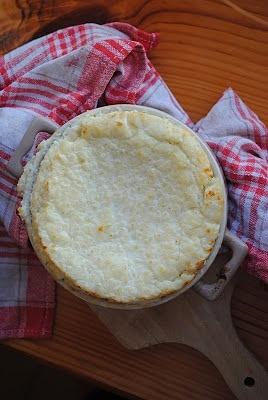 Sernikowa jaglanka z piekarnika z ricottą i gruszką