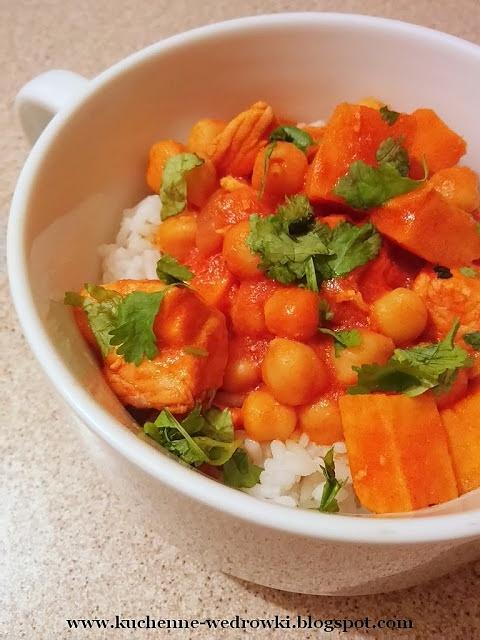 Curry z łososiem batatem i ciecierzycą