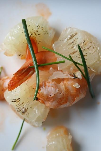 Langustynki z pomelo – przystawka z owocami morza
