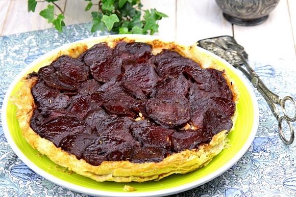 Odwrócona tarta z buraczkami i serem feta