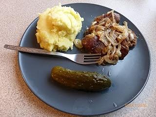 Wątróbka drobiowa z cebulką - prosty przepis na obiad