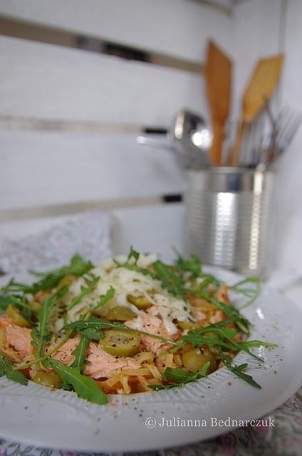 Tagliatelle z łososiem i rukolą