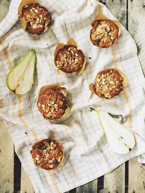Owiane muffinki z twarożkiem i gruszkami