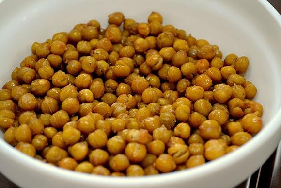 Pieczona ciecierzyca chipsy z ciecierzycy