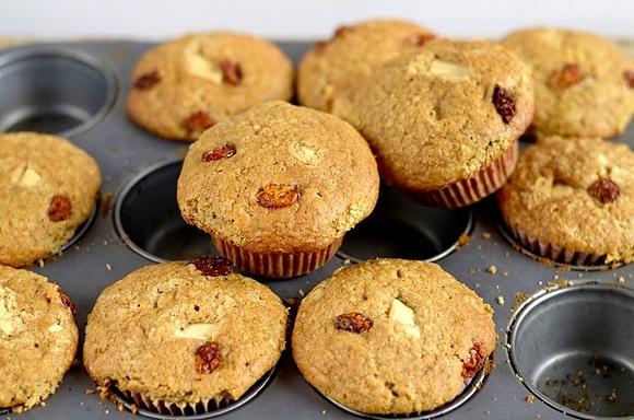 Muffiny z białą czekoladą, gruszką i jabłkiem