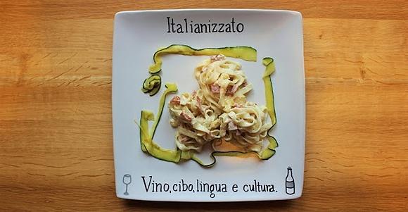 Tagliatelle z cukinią i szynką