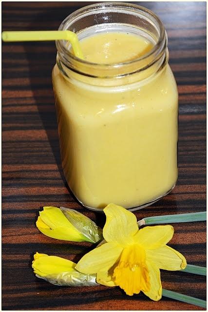 Žółta bomba witaminowa - koktajl z mango i banana