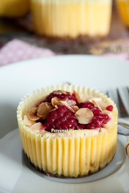 Mini serniki z białą czekoladą i mascarpone